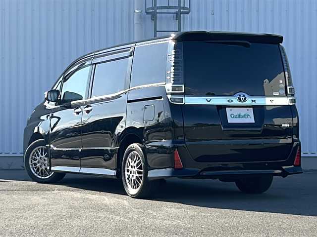 トヨタ ヴォクシー ハイブリッド ZS 煌Ⅱ 愛媛県 2020(令2)年 7.1万km ブラック 純正ナビ/Bluetooth/CD/DVD/USB/フルセグ/両側パワースライドドア/バックカメラ/ETC/クルーズコントロール/前席シートヒーター/純正フロアマット/純正16インチAW/アイドリングストップ/コーナーセンサー/オートライト/LEDヘッドライト/フォグランプ/保証書/取扱説明書