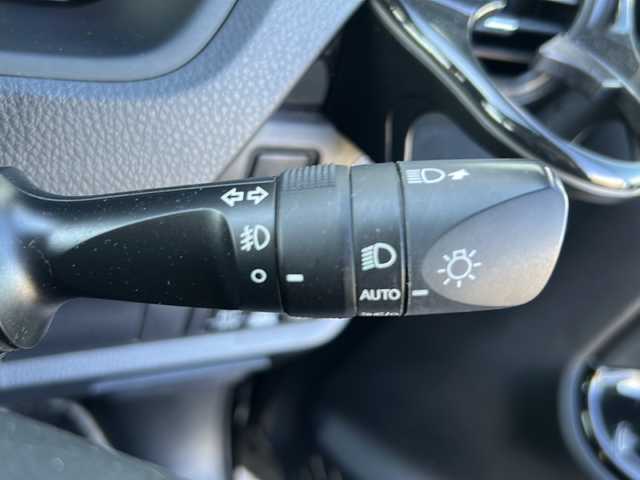 トヨタ ヴォクシー ハイブリッド ZS 煌Ⅱ 愛媛県 2020(令2)年 7.1万km ブラック 純正ナビ/Bluetooth/CD/DVD/USB/フルセグ/両側パワースライドドア/バックカメラ/ETC/クルーズコントロール/前席シートヒーター/純正フロアマット/純正16インチAW/アイドリングストップ/コーナーセンサー/オートライト/LEDヘッドライト/フォグランプ/保証書/取扱説明書