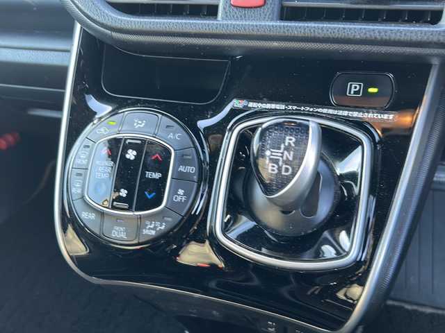 トヨタ ヴォクシー ハイブリッド ZS 煌Ⅱ 愛媛県 2020(令2)年 7.1万km ブラック 純正ナビ/Bluetooth/CD/DVD/USB/フルセグ/両側パワースライドドア/バックカメラ/ETC/クルーズコントロール/前席シートヒーター/純正フロアマット/純正16インチAW/アイドリングストップ/コーナーセンサー/オートライト/LEDヘッドライト/フォグランプ/保証書/取扱説明書