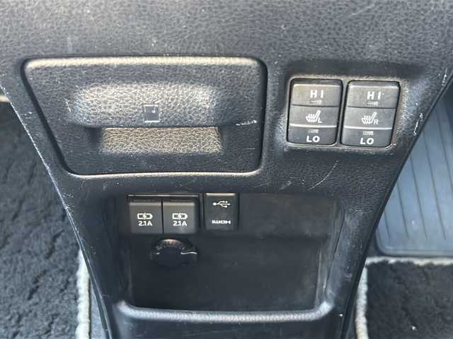 トヨタ ヴォクシー ハイブリッド ZS 煌Ⅱ 愛媛県 2020(令2)年 7.1万km ブラック 純正ナビ/Bluetooth/CD/DVD/USB/フルセグ/両側パワースライドドア/バックカメラ/ETC/クルーズコントロール/前席シートヒーター/純正フロアマット/純正16インチAW/アイドリングストップ/コーナーセンサー/オートライト/LEDヘッドライト/フォグランプ/保証書/取扱説明書