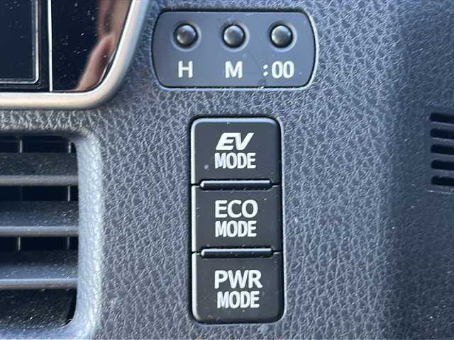 トヨタ ヴォクシー ハイブリッド ZS 煌Ⅱ 愛媛県 2020(令2)年 7.1万km ブラック 純正ナビ/Bluetooth/CD/DVD/USB/フルセグ/両側パワースライドドア/バックカメラ/ETC/クルーズコントロール/前席シートヒーター/純正フロアマット/純正16インチAW/アイドリングストップ/コーナーセンサー/オートライト/LEDヘッドライト/フォグランプ/保証書/取扱説明書