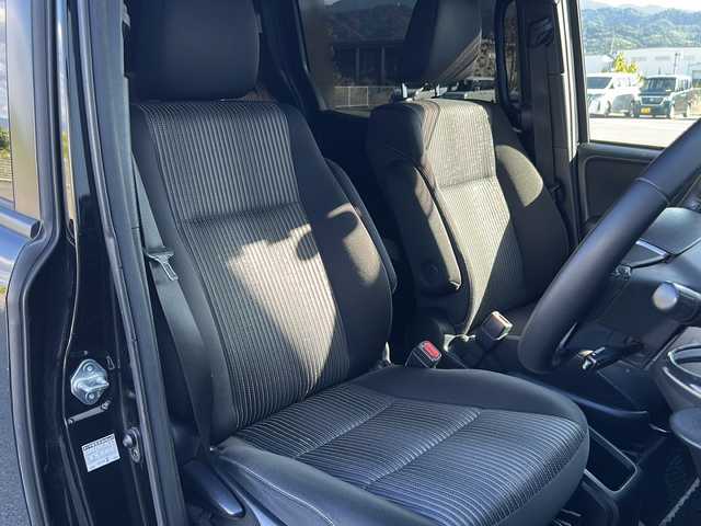 トヨタ ヴォクシー ハイブリッド ZS 煌Ⅱ 愛媛県 2020(令2)年 7.1万km ブラック 純正ナビ/Bluetooth/CD/DVD/USB/フルセグ/両側パワースライドドア/バックカメラ/ETC/クルーズコントロール/前席シートヒーター/純正フロアマット/純正16インチAW/アイドリングストップ/コーナーセンサー/オートライト/LEDヘッドライト/フォグランプ/保証書/取扱説明書