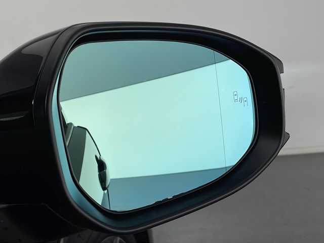 トヨタ プリウス Z 長野県 2024(令6)年 0.5万km アティチュードブラックマイカ 4WD/12.3インチディスプレイオーディオナビ/（フルセグ/Bluetooth/AppleCarPlay/AndroidAuto)/360°カメラ/ETC2.0/トヨタセーフティーセンス/・プリクラッシュブレーキ/・レーンキープアシスト/・レーンディパーチャーアラート/・プロアクティブドライビングアシスト/・リヤクロストラフィックアラート/・ブラインドスポットモニター/・前後コーナーセンサー/レーダークルーズコントロール/デジタルインナーミラー/前席シートヒーター/ステアリングヒーター/社外セキュリティ/ワイヤレス充電/電動リアゲート/メモリ付きパワーシート（運転席）/LEDヘッドライト/スマートキー