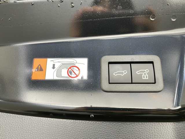 トヨタ プリウス Z 長野県 2024(令6)年 0.5万km アティチュードブラックマイカ 4WD/12.3インチディスプレイオーディオナビ/（フルセグ/Bluetooth/AppleCarPlay/AndroidAuto)/360°カメラ/ETC2.0/トヨタセーフティーセンス/・プリクラッシュブレーキ/・レーンキープアシスト/・レーンディパーチャーアラート/・プロアクティブドライビングアシスト/・リヤクロストラフィックアラート/・ブラインドスポットモニター/・前後コーナーセンサー/レーダークルーズコントロール/デジタルインナーミラー/前席シートヒーター/ステアリングヒーター/社外セキュリティ/ワイヤレス充電/電動リアゲート/メモリ付きパワーシート（運転席）/LEDヘッドライト/スマートキー