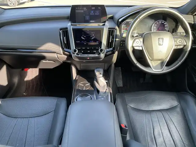 トヨタ クラウン ハイブリッド G 岡山県 2020(令2)年 12.4万km ブラック 登録時走行距離123489km/純正ナビ/フルセグTV(AM/FM/CD/DVD/Bluetooth)/全方位カメラ/ビルトインETC2.0/リヤコンフォートパッケージ/・電動リヤサンシェード/・リヤオートエアコン/トヨタセーフティセンス/・ブラインドスポットモニター/・レーダークルーズコントロール/・オートマチックハイビーム/・プリクラッシュセーフティ/・レーンディバーチャーアラート/・アドバンストパーク/横滑り防止装置/オートブレーキホールド/全席パワーシート/全席シートヒーター/D/N席ベンチレーション/ステアリングヒーター/本革シート/本革巻きステアリング/純正フロアマット/17インチ純正AW