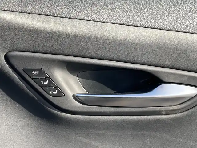 トヨタ クラウン ハイブリッド G 岡山県 2020(令2)年 12.4万km ブラック 登録時走行距離123489km/純正ナビ/フルセグTV(AM/FM/CD/DVD/Bluetooth)/全方位カメラ/ビルトインETC2.0/リヤコンフォートパッケージ/・電動リヤサンシェード/・リヤオートエアコン/トヨタセーフティセンス/・ブラインドスポットモニター/・レーダークルーズコントロール/・オートマチックハイビーム/・プリクラッシュセーフティ/・レーンディバーチャーアラート/・アドバンストパーク/横滑り防止装置/オートブレーキホールド/全席パワーシート/全席シートヒーター/D/N席ベンチレーション/ステアリングヒーター/本革シート/本革巻きステアリング/純正フロアマット/17インチ純正AW