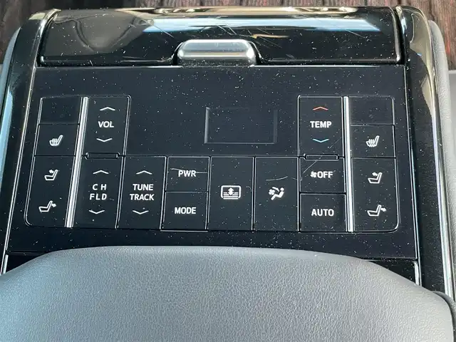 トヨタ クラウン ハイブリッド G 岡山県 2020(令2)年 12.4万km ブラック 登録時走行距離123489km/純正ナビ/フルセグTV(AM/FM/CD/DVD/Bluetooth)/全方位カメラ/ビルトインETC2.0/リヤコンフォートパッケージ/・電動リヤサンシェード/・リヤオートエアコン/トヨタセーフティセンス/・ブラインドスポットモニター/・レーダークルーズコントロール/・オートマチックハイビーム/・プリクラッシュセーフティ/・レーンディバーチャーアラート/・アドバンストパーク/横滑り防止装置/オートブレーキホールド/全席パワーシート/全席シートヒーター/D/N席ベンチレーション/ステアリングヒーター/本革シート/本革巻きステアリング/純正フロアマット/17インチ純正AW