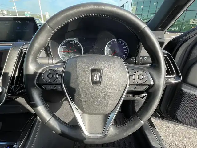 トヨタ クラウン ハイブリッド G 岡山県 2020(令2)年 12.4万km ブラック 登録時走行距離123489km/純正ナビ/フルセグTV(AM/FM/CD/DVD/Bluetooth)/全方位カメラ/ビルトインETC2.0/リヤコンフォートパッケージ/・電動リヤサンシェード/・リヤオートエアコン/トヨタセーフティセンス/・ブラインドスポットモニター/・レーダークルーズコントロール/・オートマチックハイビーム/・プリクラッシュセーフティ/・レーンディバーチャーアラート/・アドバンストパーク/横滑り防止装置/オートブレーキホールド/全席パワーシート/全席シートヒーター/D/N席ベンチレーション/ステアリングヒーター/本革シート/本革巻きステアリング/純正フロアマット/17インチ純正AW