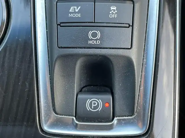 トヨタ クラウン ハイブリッド G 岡山県 2020(令2)年 12.4万km ブラック 登録時走行距離123489km/純正ナビ/フルセグTV(AM/FM/CD/DVD/Bluetooth)/全方位カメラ/ビルトインETC2.0/リヤコンフォートパッケージ/・電動リヤサンシェード/・リヤオートエアコン/トヨタセーフティセンス/・ブラインドスポットモニター/・レーダークルーズコントロール/・オートマチックハイビーム/・プリクラッシュセーフティ/・レーンディバーチャーアラート/・アドバンストパーク/横滑り防止装置/オートブレーキホールド/全席パワーシート/全席シートヒーター/D/N席ベンチレーション/ステアリングヒーター/本革シート/本革巻きステアリング/純正フロアマット/17インチ純正AW