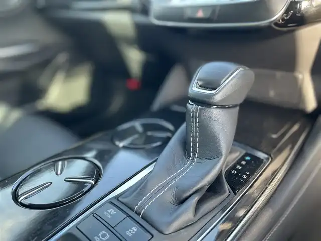 トヨタ クラウン ハイブリッド G 岡山県 2020(令2)年 12.4万km ブラック 登録時走行距離123489km/純正ナビ/フルセグTV(AM/FM/CD/DVD/Bluetooth)/全方位カメラ/ビルトインETC2.0/リヤコンフォートパッケージ/・電動リヤサンシェード/・リヤオートエアコン/トヨタセーフティセンス/・ブラインドスポットモニター/・レーダークルーズコントロール/・オートマチックハイビーム/・プリクラッシュセーフティ/・レーンディバーチャーアラート/・アドバンストパーク/横滑り防止装置/オートブレーキホールド/全席パワーシート/全席シートヒーター/D/N席ベンチレーション/ステアリングヒーター/本革シート/本革巻きステアリング/純正フロアマット/17インチ純正AW