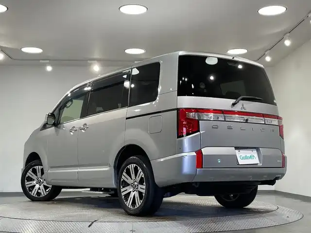 三菱 デリカＤ：５ P 愛知県 2019(平31)年 6.1万km スターリングシルバーM 純正10インチナビ/フリップダウンモニター/純正両側サイドステップ/キルティングレザーシート/衝突軽減ブレーキ/両側電動スライドドア/アラウンドビューモニター/レーダークルーズコントロール/100V電源/シートヒーター/LEDヘッドライト/ETC/ブラインドスポットモニター/パワーシート/電動リアゲート/フルセグTV/Bluetooth/レーンキープアシスト/オートハイビーム/プッシュスタート/USB接続/スマートキー/CD/DVD再生/アイドリングストップ/ミュージックサーバー/ミュージックプレイヤー接続/純正アルミホイール/オートライト/ディーゼル/ターボ/4WD/トランスファースイッチ/パドルシフト/ウィンカーミラー/電動格納ミラー/ドアバイザー/ISOFIX/ステアリングリモコン/横滑り防止装置/電動パーキングブレーキ/オートブレーキホールド