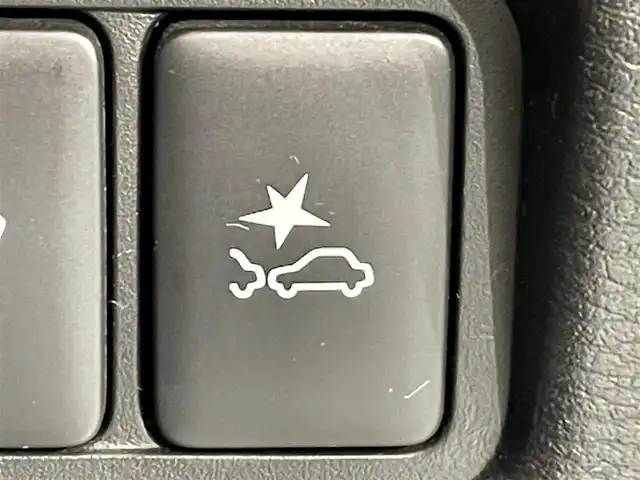 三菱 デリカＤ：５ P 愛知県 2019(平31)年 6.1万km スターリングシルバーM 純正10インチナビ/フリップダウンモニター/純正両側サイドステップ/キルティングレザーシート/衝突軽減ブレーキ/両側電動スライドドア/アラウンドビューモニター/レーダークルーズコントロール/100V電源/シートヒーター/LEDヘッドライト/ETC/ブラインドスポットモニター/パワーシート/電動リアゲート/フルセグTV/Bluetooth/レーンキープアシスト/オートハイビーム/プッシュスタート/USB接続/スマートキー/CD/DVD再生/アイドリングストップ/ミュージックサーバー/ミュージックプレイヤー接続/純正アルミホイール/オートライト/ディーゼル/ターボ/4WD/トランスファースイッチ/パドルシフト/ウィンカーミラー/電動格納ミラー/ドアバイザー/ISOFIX/ステアリングリモコン/横滑り防止装置/電動パーキングブレーキ/オートブレーキホールド