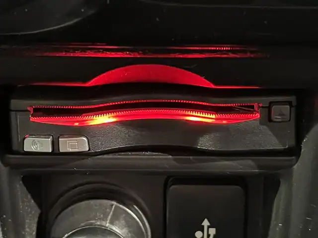 三菱 デリカＤ：５ P 愛知県 2019(平31)年 6.1万km スターリングシルバーM 純正10インチナビ/フリップダウンモニター/純正両側サイドステップ/キルティングレザーシート/衝突軽減ブレーキ/両側電動スライドドア/アラウンドビューモニター/レーダークルーズコントロール/100V電源/シートヒーター/LEDヘッドライト/ETC/ブラインドスポットモニター/パワーシート/電動リアゲート/フルセグTV/Bluetooth/レーンキープアシスト/オートハイビーム/プッシュスタート/USB接続/スマートキー/CD/DVD再生/アイドリングストップ/ミュージックサーバー/ミュージックプレイヤー接続/純正アルミホイール/オートライト/ディーゼル/ターボ/4WD/トランスファースイッチ/パドルシフト/ウィンカーミラー/電動格納ミラー/ドアバイザー/ISOFIX/ステアリングリモコン/横滑り防止装置/電動パーキングブレーキ/オートブレーキホールド