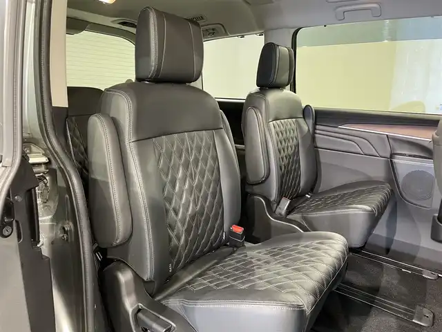 三菱 デリカＤ：５ P 愛知県 2019(平31)年 6.1万km スターリングシルバーM 純正10インチナビ/フリップダウンモニター/純正両側サイドステップ/キルティングレザーシート/衝突軽減ブレーキ/両側電動スライドドア/アラウンドビューモニター/レーダークルーズコントロール/100V電源/シートヒーター/LEDヘッドライト/ETC/ブラインドスポットモニター/パワーシート/電動リアゲート/フルセグTV/Bluetooth/レーンキープアシスト/オートハイビーム/プッシュスタート/USB接続/スマートキー/CD/DVD再生/アイドリングストップ/ミュージックサーバー/ミュージックプレイヤー接続/純正アルミホイール/オートライト/ディーゼル/ターボ/4WD/トランスファースイッチ/パドルシフト/ウィンカーミラー/電動格納ミラー/ドアバイザー/ISOFIX/ステアリングリモコン/横滑り防止装置/電動パーキングブレーキ/オートブレーキホールド