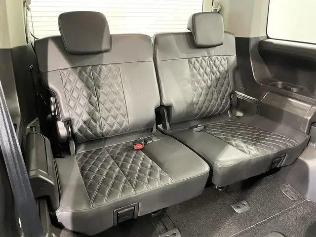 三菱 デリカＤ：５ P 愛知県 2019(平31)年 6.1万km スターリングシルバーM 純正10インチナビ/フリップダウンモニター/純正両側サイドステップ/キルティングレザーシート/衝突軽減ブレーキ/両側電動スライドドア/アラウンドビューモニター/レーダークルーズコントロール/100V電源/シートヒーター/LEDヘッドライト/ETC/ブラインドスポットモニター/パワーシート/電動リアゲート/フルセグTV/Bluetooth/レーンキープアシスト/オートハイビーム/プッシュスタート/USB接続/スマートキー/CD/DVD再生/アイドリングストップ/ミュージックサーバー/ミュージックプレイヤー接続/純正アルミホイール/オートライト/ディーゼル/ターボ/4WD/トランスファースイッチ/パドルシフト/ウィンカーミラー/電動格納ミラー/ドアバイザー/ISOFIX/ステアリングリモコン/横滑り防止装置/電動パーキングブレーキ/オートブレーキホールド