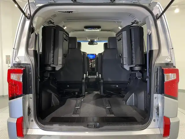 三菱 デリカＤ：５ P 愛知県 2019(平31)年 6.1万km スターリングシルバーM 純正10インチナビ/フリップダウンモニター/純正両側サイドステップ/キルティングレザーシート/衝突軽減ブレーキ/両側電動スライドドア/アラウンドビューモニター/レーダークルーズコントロール/100V電源/シートヒーター/LEDヘッドライト/ETC/ブラインドスポットモニター/パワーシート/電動リアゲート/フルセグTV/Bluetooth/レーンキープアシスト/オートハイビーム/プッシュスタート/USB接続/スマートキー/CD/DVD再生/アイドリングストップ/ミュージックサーバー/ミュージックプレイヤー接続/純正アルミホイール/オートライト/ディーゼル/ターボ/4WD/トランスファースイッチ/パドルシフト/ウィンカーミラー/電動格納ミラー/ドアバイザー/ISOFIX/ステアリングリモコン/横滑り防止装置/電動パーキングブレーキ/オートブレーキホールド