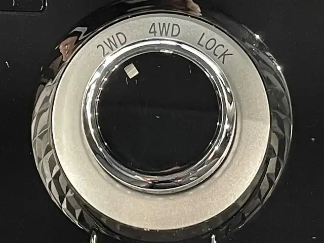 三菱 デリカＤ：５ P 愛知県 2019(平31)年 6.1万km スターリングシルバーM 純正10インチナビ/フリップダウンモニター/純正両側サイドステップ/キルティングレザーシート/衝突軽減ブレーキ/両側電動スライドドア/アラウンドビューモニター/レーダークルーズコントロール/100V電源/シートヒーター/LEDヘッドライト/ETC/ブラインドスポットモニター/パワーシート/電動リアゲート/フルセグTV/Bluetooth/レーンキープアシスト/オートハイビーム/プッシュスタート/USB接続/スマートキー/CD/DVD再生/アイドリングストップ/ミュージックサーバー/ミュージックプレイヤー接続/純正アルミホイール/オートライト/ディーゼル/ターボ/4WD/トランスファースイッチ/パドルシフト/ウィンカーミラー/電動格納ミラー/ドアバイザー/ISOFIX/ステアリングリモコン/横滑り防止装置/電動パーキングブレーキ/オートブレーキホールド