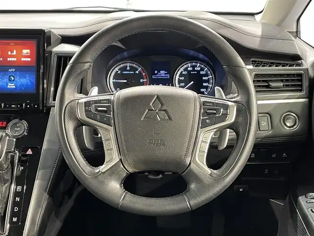 三菱 デリカＤ：５ P 愛知県 2019(平31)年 6.1万km スターリングシルバーM 純正10インチナビ/フリップダウンモニター/純正両側サイドステップ/キルティングレザーシート/衝突軽減ブレーキ/両側電動スライドドア/アラウンドビューモニター/レーダークルーズコントロール/100V電源/シートヒーター/LEDヘッドライト/ETC/ブラインドスポットモニター/パワーシート/電動リアゲート/フルセグTV/Bluetooth/レーンキープアシスト/オートハイビーム/プッシュスタート/USB接続/スマートキー/CD/DVD再生/アイドリングストップ/ミュージックサーバー/ミュージックプレイヤー接続/純正アルミホイール/オートライト/ディーゼル/ターボ/4WD/トランスファースイッチ/パドルシフト/ウィンカーミラー/電動格納ミラー/ドアバイザー/ISOFIX/ステアリングリモコン/横滑り防止装置/電動パーキングブレーキ/オートブレーキホールド