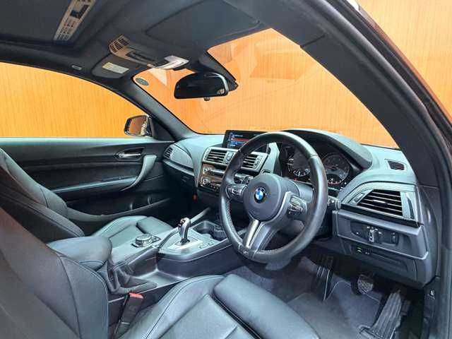 ＢＭＷ Ｍ２ 千葉県 2016(平28)年 3.9万km サファイアブラックP サンルーフ　/黒革シート　/クルーズコントロール　/ナビ　/Ｂカメラ　/Ｂｌｕｅｔｏｏｔｈ接続　/電動シート　/シートヒーター　/ＰＤＣ　/アダプティブＨＩＤライト　/インテリジェントセーフティ　/ワンオーナー