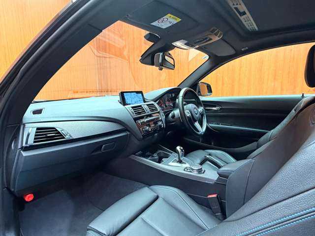 ＢＭＷ Ｍ２ 千葉県 2016(平28)年 3.9万km サファイアブラックP サンルーフ　/黒革シート　/クルーズコントロール　/ナビ　/Ｂカメラ　/Ｂｌｕｅｔｏｏｔｈ接続　/電動シート　/シートヒーター　/ＰＤＣ　/アダプティブＨＩＤライト　/インテリジェントセーフティ　/ワンオーナー