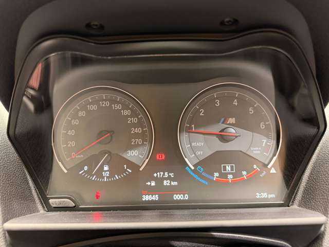 ＢＭＷ Ｍ２ 千葉県 2016(平28)年 3.9万km サファイアブラックP サンルーフ　/黒革シート　/クルーズコントロール　/ナビ　/Ｂカメラ　/Ｂｌｕｅｔｏｏｔｈ接続　/電動シート　/シートヒーター　/ＰＤＣ　/アダプティブＨＩＤライト　/インテリジェントセーフティ　/ワンオーナー