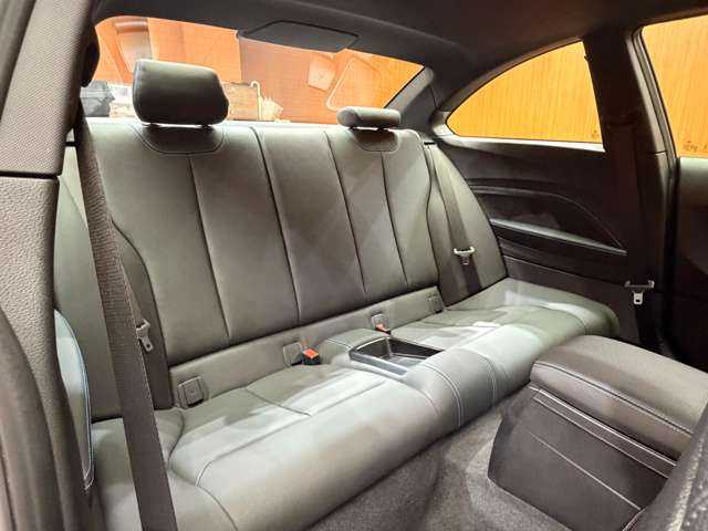 ＢＭＷ Ｍ２ 千葉県 2016(平28)年 3.9万km サファイアブラックP サンルーフ　/黒革シート　/クルーズコントロール　/ナビ　/Ｂカメラ　/Ｂｌｕｅｔｏｏｔｈ接続　/電動シート　/シートヒーター　/ＰＤＣ　/アダプティブＨＩＤライト　/インテリジェントセーフティ　/ワンオーナー