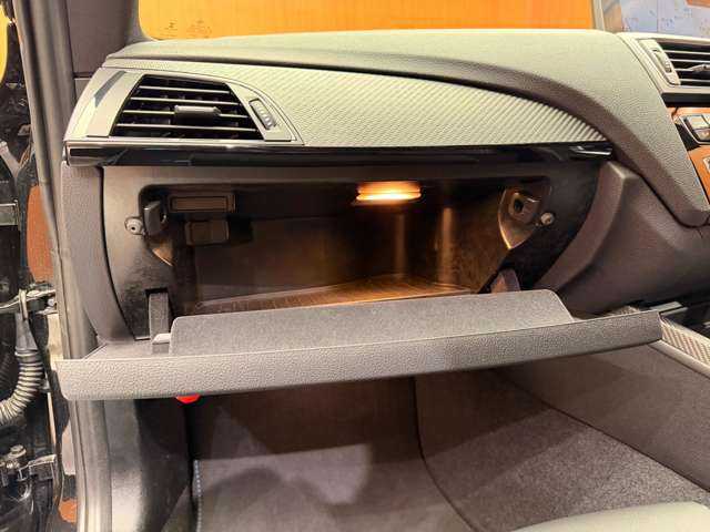 ＢＭＷ Ｍ２ 千葉県 2016(平28)年 3.9万km サファイアブラックP サンルーフ　/黒革シート　/クルーズコントロール　/ナビ　/Ｂカメラ　/Ｂｌｕｅｔｏｏｔｈ接続　/電動シート　/シートヒーター　/ＰＤＣ　/アダプティブＨＩＤライト　/インテリジェントセーフティ　/ワンオーナー