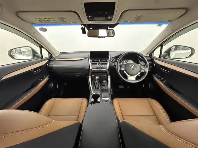 レクサス ＮＸ 300h バージョンL 道央・札幌 2019(平31)年 2.4万km ソニッククォーツ ・４WD/・純正ナビ/　CD/DVD/SD/USB/AUX/BT/フルセグTV/・サイド＆バックカメラ/・ビルトインETC2.0/・ドライブレコーダー前方（DRT-H68A）/・レクサスセーフティ/　PCS/LDA/PKSA/PKSB/・クリアランスソナー/・レーダークルーズコントロール/・オートブレーキホールド/・パドルシフト/・オートマチックハイビーム/・オートライト/・三眼LEDヘッドライト/・フロントフォグランプ/・レザーシート/・D席シートメモリー/・D+N席パワーシート/・D+N席シートヒーター＆ベンチレーション/・ステアリングヒーター/・nanoe付AAC/・パワーバックドア/・リアシート電動格納/・純正フロアマット/・プッシュスタート/・スマートキー/・スペアキー/・カードキー/・取/保