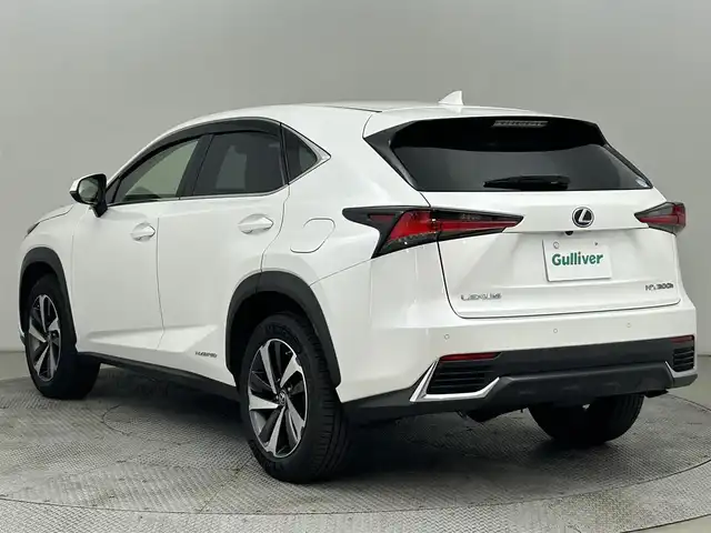 レクサス ＮＸ 300h バージョンL 道央・札幌 2019(平31)年 2.4万km ソニッククォーツ ・４WD/・純正ナビ/　CD/DVD/SD/USB/AUX/BT/フルセグTV/・サイド＆バックカメラ/・ビルトインETC2.0/・ドライブレコーダー前方（DRT-H68A）/・レクサスセーフティ/　PCS/LDA/PKSA/PKSB/・クリアランスソナー/・レーダークルーズコントロール/・オートブレーキホールド/・パドルシフト/・オートマチックハイビーム/・オートライト/・三眼LEDヘッドライト/・フロントフォグランプ/・レザーシート/・D席シートメモリー/・D+N席パワーシート/・D+N席シートヒーター＆ベンチレーション/・ステアリングヒーター/・nanoe付AAC/・パワーバックドア/・リアシート電動格納/・純正フロアマット/・プッシュスタート/・スマートキー/・スペアキー/・カードキー/・取/保