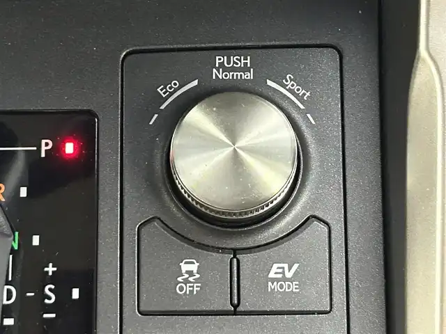 レクサス ＮＸ 300h バージョンL 道央・札幌 2019(平31)年 2.4万km ソニッククォーツ ・４WD/・純正ナビ/　CD/DVD/SD/USB/AUX/BT/フルセグTV/・サイド＆バックカメラ/・ビルトインETC2.0/・ドライブレコーダー前方（DRT-H68A）/・レクサスセーフティ/　PCS/LDA/PKSA/PKSB/・クリアランスソナー/・レーダークルーズコントロール/・オートブレーキホールド/・パドルシフト/・オートマチックハイビーム/・オートライト/・三眼LEDヘッドライト/・フロントフォグランプ/・レザーシート/・D席シートメモリー/・D+N席パワーシート/・D+N席シートヒーター＆ベンチレーション/・ステアリングヒーター/・nanoe付AAC/・パワーバックドア/・リアシート電動格納/・純正フロアマット/・プッシュスタート/・スマートキー/・スペアキー/・カードキー/・取/保