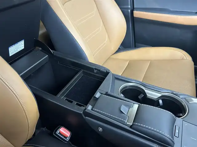 レクサス ＮＸ 300h バージョンL 道央・札幌 2019(平31)年 2.4万km ソニッククォーツ ・４WD/・純正ナビ/　CD/DVD/SD/USB/AUX/BT/フルセグTV/・サイド＆バックカメラ/・ビルトインETC2.0/・ドライブレコーダー前方（DRT-H68A）/・レクサスセーフティ/　PCS/LDA/PKSA/PKSB/・クリアランスソナー/・レーダークルーズコントロール/・オートブレーキホールド/・パドルシフト/・オートマチックハイビーム/・オートライト/・三眼LEDヘッドライト/・フロントフォグランプ/・レザーシート/・D席シートメモリー/・D+N席パワーシート/・D+N席シートヒーター＆ベンチレーション/・ステアリングヒーター/・nanoe付AAC/・パワーバックドア/・リアシート電動格納/・純正フロアマット/・プッシュスタート/・スマートキー/・スペアキー/・カードキー/・取/保