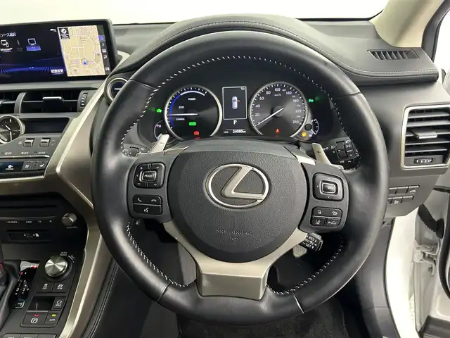 レクサス ＮＸ 300h バージョンL 道央・札幌 2019(平31)年 2.4万km ソニッククォーツ ・４WD/・純正ナビ/　CD/DVD/SD/USB/AUX/BT/フルセグTV/・サイド＆バックカメラ/・ビルトインETC2.0/・ドライブレコーダー前方（DRT-H68A）/・レクサスセーフティ/　PCS/LDA/PKSA/PKSB/・クリアランスソナー/・レーダークルーズコントロール/・オートブレーキホールド/・パドルシフト/・オートマチックハイビーム/・オートライト/・三眼LEDヘッドライト/・フロントフォグランプ/・レザーシート/・D席シートメモリー/・D+N席パワーシート/・D+N席シートヒーター＆ベンチレーション/・ステアリングヒーター/・nanoe付AAC/・パワーバックドア/・リアシート電動格納/・純正フロアマット/・プッシュスタート/・スマートキー/・スペアキー/・カードキー/・取/保