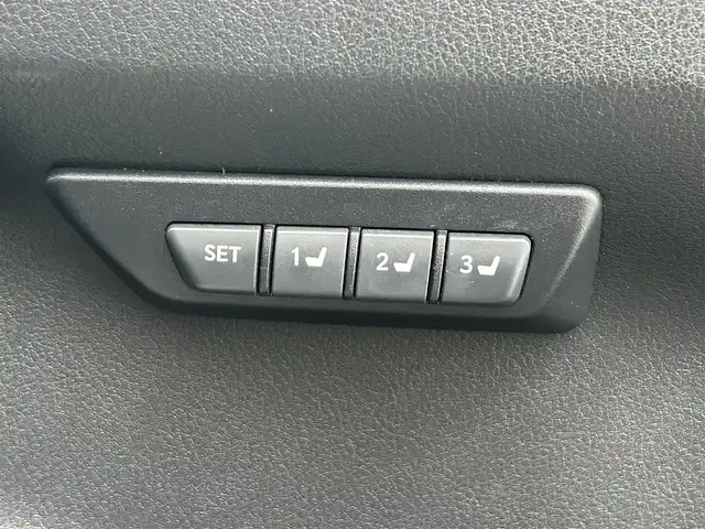 レクサス ＮＸ 300h バージョンL 道央・札幌 2019(平31)年 2.4万km ソニッククォーツ ・４WD/・純正ナビ/　CD/DVD/SD/USB/AUX/BT/フルセグTV/・サイド＆バックカメラ/・ビルトインETC2.0/・ドライブレコーダー前方（DRT-H68A）/・レクサスセーフティ/　PCS/LDA/PKSA/PKSB/・クリアランスソナー/・レーダークルーズコントロール/・オートブレーキホールド/・パドルシフト/・オートマチックハイビーム/・オートライト/・三眼LEDヘッドライト/・フロントフォグランプ/・レザーシート/・D席シートメモリー/・D+N席パワーシート/・D+N席シートヒーター＆ベンチレーション/・ステアリングヒーター/・nanoe付AAC/・パワーバックドア/・リアシート電動格納/・純正フロアマット/・プッシュスタート/・スマートキー/・スペアキー/・カードキー/・取/保