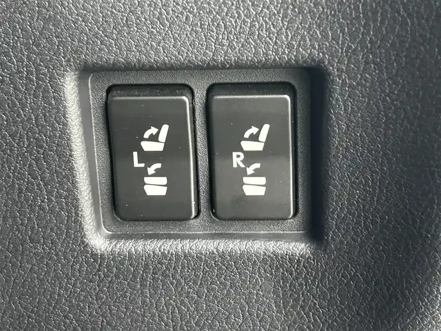 レクサス ＮＸ 300h バージョンL 道央・札幌 2019(平31)年 2.4万km ソニッククォーツ ・４WD/・純正ナビ/　CD/DVD/SD/USB/AUX/BT/フルセグTV/・サイド＆バックカメラ/・ビルトインETC2.0/・ドライブレコーダー前方（DRT-H68A）/・レクサスセーフティ/　PCS/LDA/PKSA/PKSB/・クリアランスソナー/・レーダークルーズコントロール/・オートブレーキホールド/・パドルシフト/・オートマチックハイビーム/・オートライト/・三眼LEDヘッドライト/・フロントフォグランプ/・レザーシート/・D席シートメモリー/・D+N席パワーシート/・D+N席シートヒーター＆ベンチレーション/・ステアリングヒーター/・nanoe付AAC/・パワーバックドア/・リアシート電動格納/・純正フロアマット/・プッシュスタート/・スマートキー/・スペアキー/・カードキー/・取/保