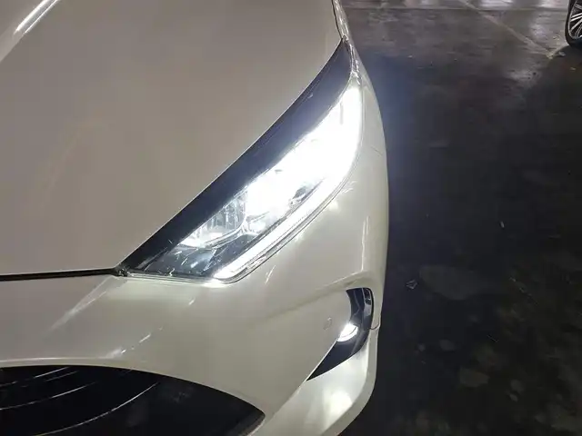 トヨタ ヤリス ハイブリッド Z 福岡県 2020(令2)年 7.9万km ホワイトパールクリスタルシャイン モデリスタエアロ(F/S/R)/モデリスタ15インチアルミホイール/パノラミックビューモニター/純正8型ディスプレイオーディオ/ビルトインETC/前後ドライブレコーダー/レーダークルーズコントロール/クリアランスソナー/セーフティセンス/・衝突被害軽減ブレーキ/・車線逸脱防止支援システム/・オートマチックハイビーム/・標識認識機能/・セカンダリーコリジョンブレーキ/フルLEDヘッドランプ/革巻きステアリング/上級ファブリックシート/前席シートヒーター/スマートキー/プッシュエンジンスタート/禁煙車