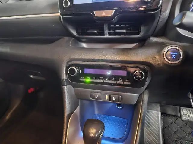 トヨタ ヤリス ハイブリッド Z 福岡県 2020(令2)年 7.9万km ホワイトパールクリスタルシャイン モデリスタエアロ(F/S/R)/モデリスタ15インチアルミホイール/パノラミックビューモニター/純正8型ディスプレイオーディオ/ビルトインETC/前後ドライブレコーダー/レーダークルーズコントロール/クリアランスソナー/セーフティセンス/・衝突被害軽減ブレーキ/・車線逸脱防止支援システム/・オートマチックハイビーム/・標識認識機能/・セカンダリーコリジョンブレーキ/フルLEDヘッドランプ/革巻きステアリング/上級ファブリックシート/前席シートヒーター/スマートキー/プッシュエンジンスタート/禁煙車