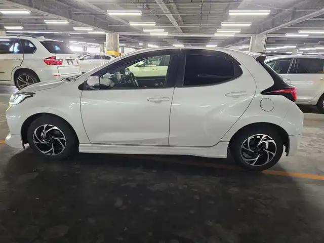 トヨタ ヤリス ハイブリッド Z 福岡県 2020(令2)年 7.9万km ホワイトパールクリスタルシャイン モデリスタエアロ(F/S/R)/モデリスタ15インチアルミホイール/パノラミックビューモニター/純正8型ディスプレイオーディオ/ビルトインETC/前後ドライブレコーダー/レーダークルーズコントロール/クリアランスソナー/セーフティセンス/・衝突被害軽減ブレーキ/・車線逸脱防止支援システム/・オートマチックハイビーム/・標識認識機能/・セカンダリーコリジョンブレーキ/フルLEDヘッドランプ/革巻きステアリング/上級ファブリックシート/前席シートヒーター/スマートキー/プッシュエンジンスタート/禁煙車