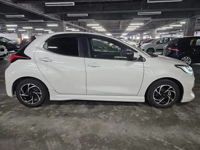 トヨタ ヤリス ハイブリッド Z 福岡県 2020(令2)年 7.9万km ホワイトパールクリスタルシャイン モデリスタエアロ(F/S/R)/モデリスタ15インチアルミホイール/パノラミックビューモニター/純正8型ディスプレイオーディオ/ビルトインETC/前後ドライブレコーダー/レーダークルーズコントロール/クリアランスソナー/セーフティセンス/・衝突被害軽減ブレーキ/・車線逸脱防止支援システム/・オートマチックハイビーム/・標識認識機能/・セカンダリーコリジョンブレーキ/フルLEDヘッドランプ/革巻きステアリング/上級ファブリックシート/前席シートヒーター/スマートキー/プッシュエンジンスタート/禁煙車