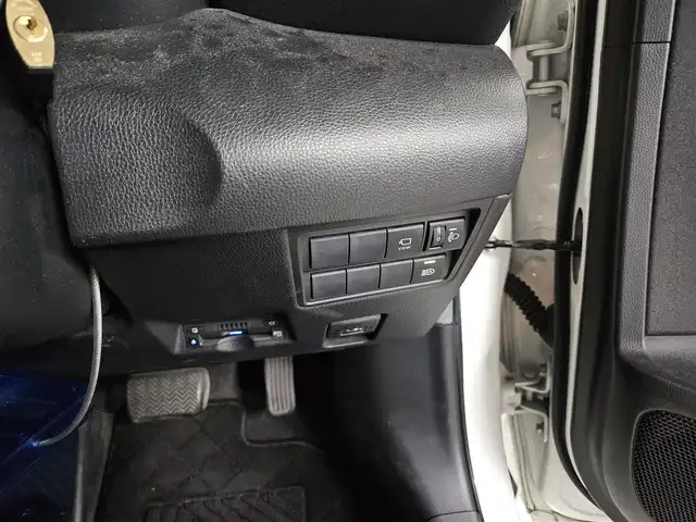 トヨタ ヤリス ハイブリッド Z 福岡県 2020(令2)年 7.9万km ホワイトパールクリスタルシャイン モデリスタエアロ(F/S/R)/モデリスタ15インチアルミホイール/パノラミックビューモニター/純正8型ディスプレイオーディオ/ビルトインETC/前後ドライブレコーダー/レーダークルーズコントロール/クリアランスソナー/セーフティセンス/・衝突被害軽減ブレーキ/・車線逸脱防止支援システム/・オートマチックハイビーム/・標識認識機能/・セカンダリーコリジョンブレーキ/フルLEDヘッドランプ/革巻きステアリング/上級ファブリックシート/前席シートヒーター/スマートキー/プッシュエンジンスタート/禁煙車