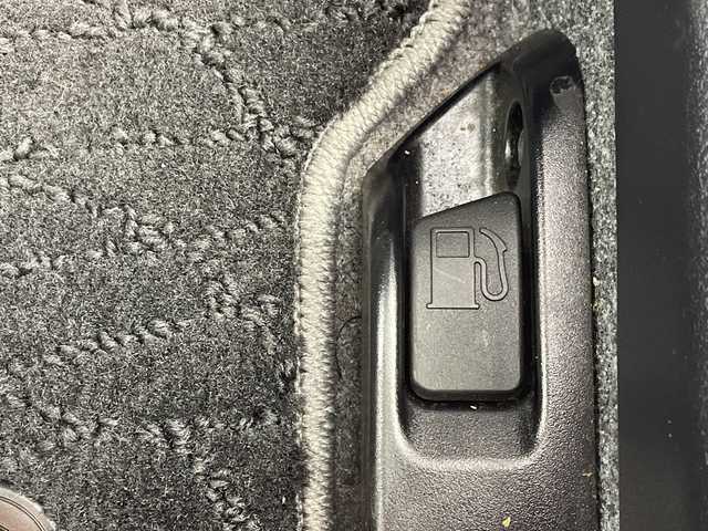 トヨタ ヴィッツ F 群馬県 2011(平23)年 0.5万km ジンバックメタリック 純正ナビ　ワンセグＴＶ／ＣＤ／ＳＤ／ＡＵＸ　エアコン　フロアマット　ハロゲンヘッドライト　横滑り防止装置　リモコンキー　電動格納ミラー　ヘッドライトレベライザー　パワーウィンドウ　ハロゲンライト　禁煙