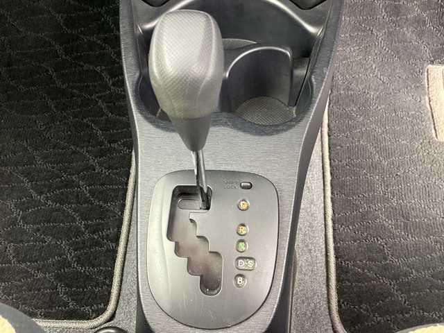 トヨタ ヴィッツ F 群馬県 2011(平23)年 0.5万km ジンバックメタリック 純正ナビ　ワンセグＴＶ／ＣＤ／ＳＤ／ＡＵＸ　エアコン　フロアマット　ハロゲンヘッドライト　横滑り防止装置　リモコンキー　電動格納ミラー　ヘッドライトレベライザー　パワーウィンドウ　ハロゲンライト　禁煙