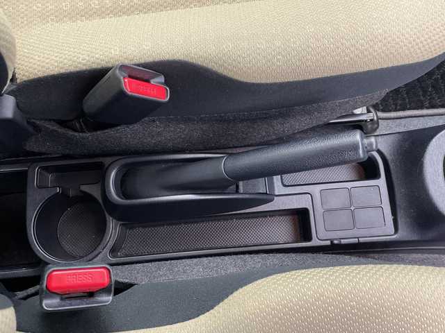 トヨタ ヴィッツ F 群馬県 2011(平23)年 0.5万km ジンバックメタリック 純正ナビ　ワンセグＴＶ／ＣＤ／ＳＤ／ＡＵＸ　エアコン　フロアマット　ハロゲンヘッドライト　横滑り防止装置　リモコンキー　電動格納ミラー　ヘッドライトレベライザー　パワーウィンドウ　ハロゲンライト　禁煙