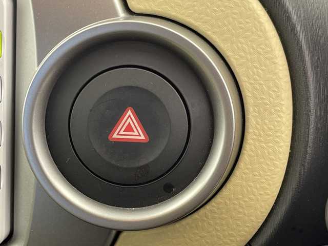 トヨタ ヴィッツ F 群馬県 2011(平23)年 0.5万km ジンバックメタリック 純正ナビ　ワンセグＴＶ／ＣＤ／ＳＤ／ＡＵＸ　エアコン　フロアマット　ハロゲンヘッドライト　横滑り防止装置　リモコンキー　電動格納ミラー　ヘッドライトレベライザー　パワーウィンドウ　ハロゲンライト　禁煙