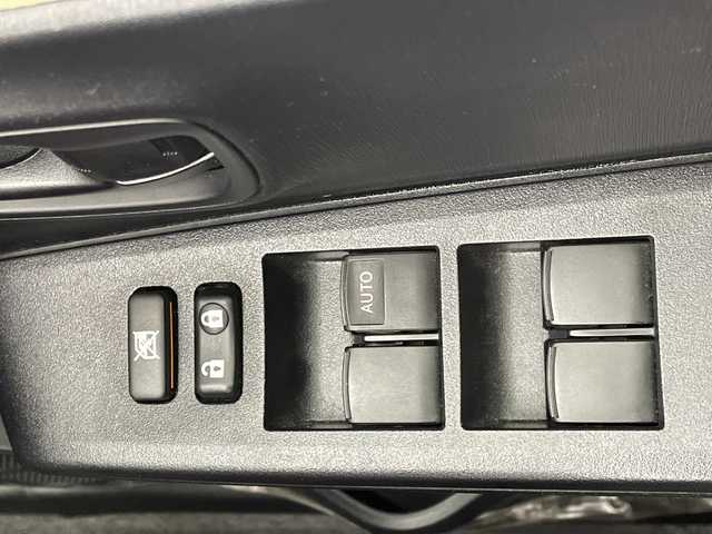 トヨタ ヴィッツ F 群馬県 2011(平23)年 0.5万km ジンバックメタリック 純正ナビ　ワンセグＴＶ／ＣＤ／ＳＤ／ＡＵＸ　エアコン　フロアマット　ハロゲンヘッドライト　横滑り防止装置　リモコンキー　電動格納ミラー　ヘッドライトレベライザー　パワーウィンドウ　ハロゲンライト　禁煙