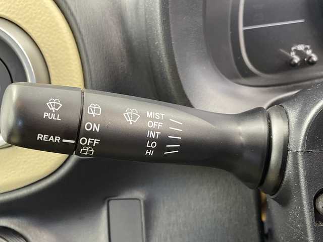 トヨタ ヴィッツ F 群馬県 2011(平23)年 0.5万km ジンバックメタリック 純正ナビ　ワンセグＴＶ／ＣＤ／ＳＤ／ＡＵＸ　エアコン　フロアマット　ハロゲンヘッドライト　横滑り防止装置　リモコンキー　電動格納ミラー　ヘッドライトレベライザー　パワーウィンドウ　ハロゲンライト　禁煙