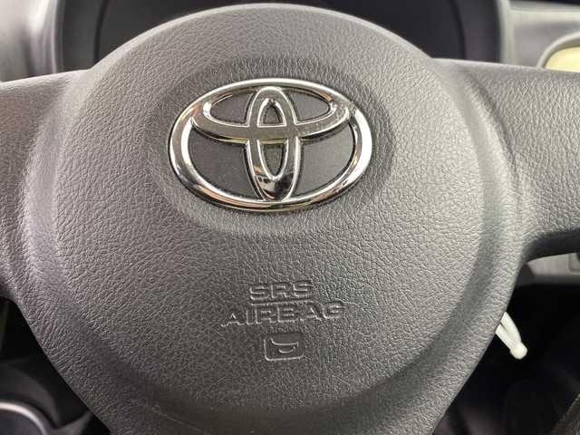 トヨタ ヴィッツ F 群馬県 2011(平23)年 0.5万km ジンバックメタリック 純正ナビ　ワンセグＴＶ／ＣＤ／ＳＤ／ＡＵＸ　エアコン　フロアマット　ハロゲンヘッドライト　横滑り防止装置　リモコンキー　電動格納ミラー　ヘッドライトレベライザー　パワーウィンドウ　ハロゲンライト　禁煙