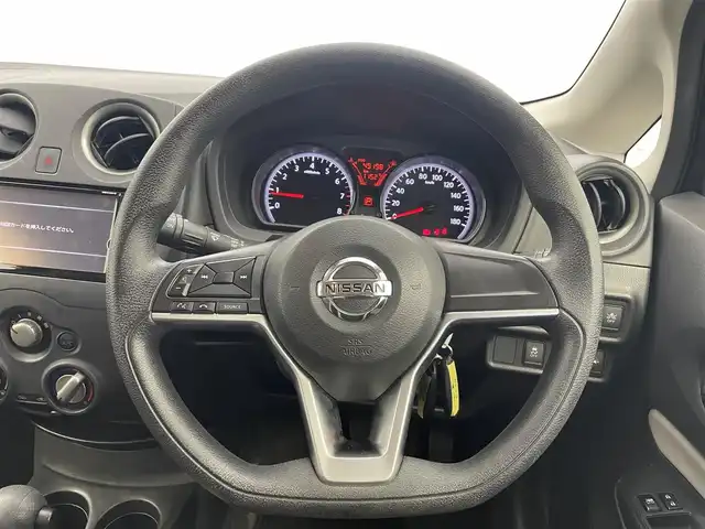 日産 ノート X 富山県 2018(平30)年 5万km スーパーブラック 純正ナビ【MM318D-W】/（BT/TV/CD/DVD/AM/FM）/フルセグTV/アラウンドビューモニター/衝突被害軽減ブレーキ/コーナーセンサー/レーンキープアシスト/オートマチックライト/LEDヘッドライト/横滑り防止装置/デジタルインナーミラー/ドライブレコーダー前/ETC/純正フロアマット/ドアバイザー/ウィンカーミラー/プッシュスタート/スマートキー×２/取扱説明書