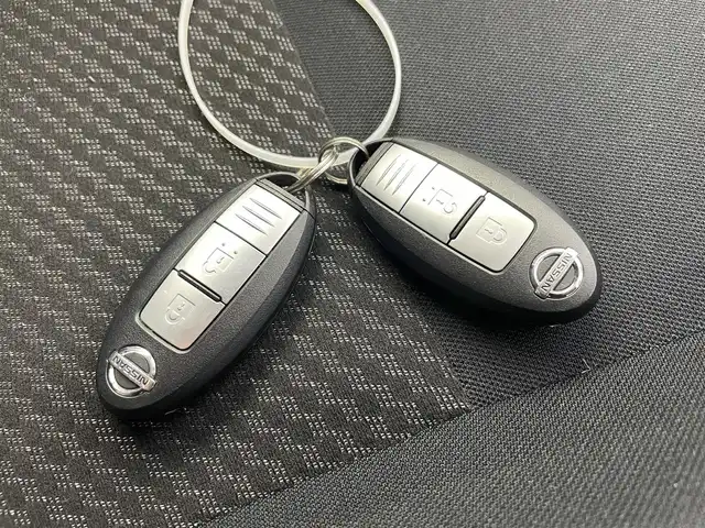 日産 ノート X 富山県 2018(平30)年 5万km スーパーブラック 純正ナビ【MM318D-W】/（BT/TV/CD/DVD/AM/FM）/フルセグTV/アラウンドビューモニター/衝突被害軽減ブレーキ/コーナーセンサー/レーンキープアシスト/オートマチックライト/LEDヘッドライト/横滑り防止装置/デジタルインナーミラー/ドライブレコーダー前/ETC/純正フロアマット/ドアバイザー/ウィンカーミラー/プッシュスタート/スマートキー×２/取扱説明書