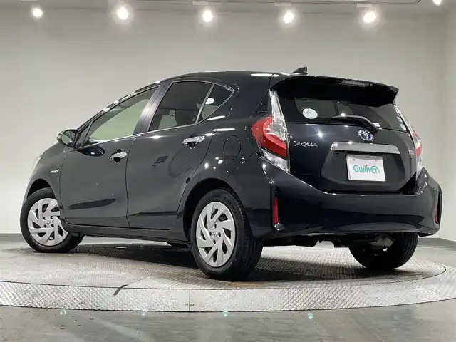 トヨタ アクア S スタイルブラック 愛知県 2017(平29)年 8.7万km ブラックマイカ 純正ナビ【NSZT-W66T】/プリクラッシュセーフティ/レーンキープアシスト/先行車発進告知/ドライブレコーダー/ビルトインＥＴＣ/オートハイビーム/ＣＤ／ＤＶＤ/Ｂｌｕｅｔｏｏｔｈ/ＩＳＯＦＩＸ　/プッシュスタート　/バックカメラ/ＬＥＤヘッドライト/フロアマット/電動格納ミラー