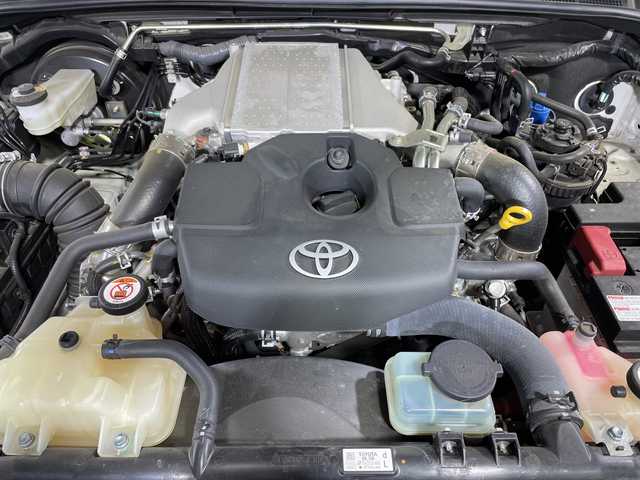 トヨタ ハイラックス 神奈川県 2023(令5)年 3.7万km 白 純正8インチナビ/全周囲カメラ/LEDライト/ETC/追従クルーズコントローラ/スマートキー/スペアキー/純正18インチAW/ターボ/純正フロアマット/ハーフレザーシート/アイドリングストップ/シートリフター/プッシュスタート/フォグランプ/オートライト/ウィンカーミラー/電動格納ミラー/カーテンエアバック/パーキングアシスト/衝突軽減システム/レーンアシスト/盗難防止装置/横滑り防止装置/車線逸脱警報/取扱説明書/保証書